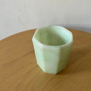 Pretty green swirly cup/vase